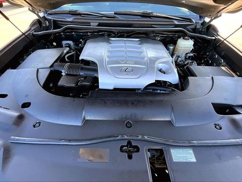 Used 2020 Lexus LX 570 4WD w/ Luxury Package image 31