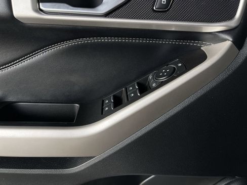 Used 2022 Ford Explorer XLT image 22