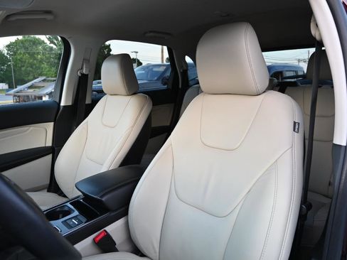 Used 2020 Ford Edge Titanium AWD/4WD image 22