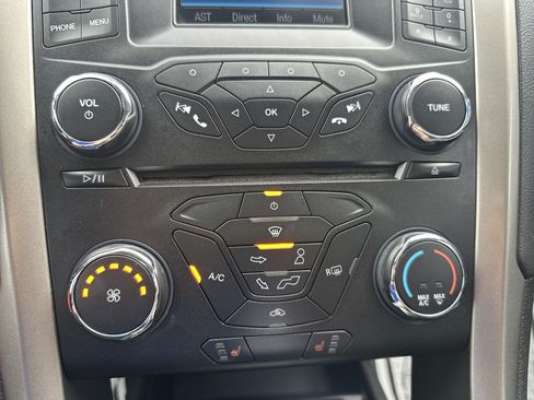Used 2014 Ford Fusion SE w/ Equipment Group 202A FWD image 16