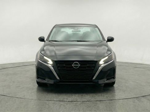 Used 2025 Nissan Altima 2.5 SV image 2