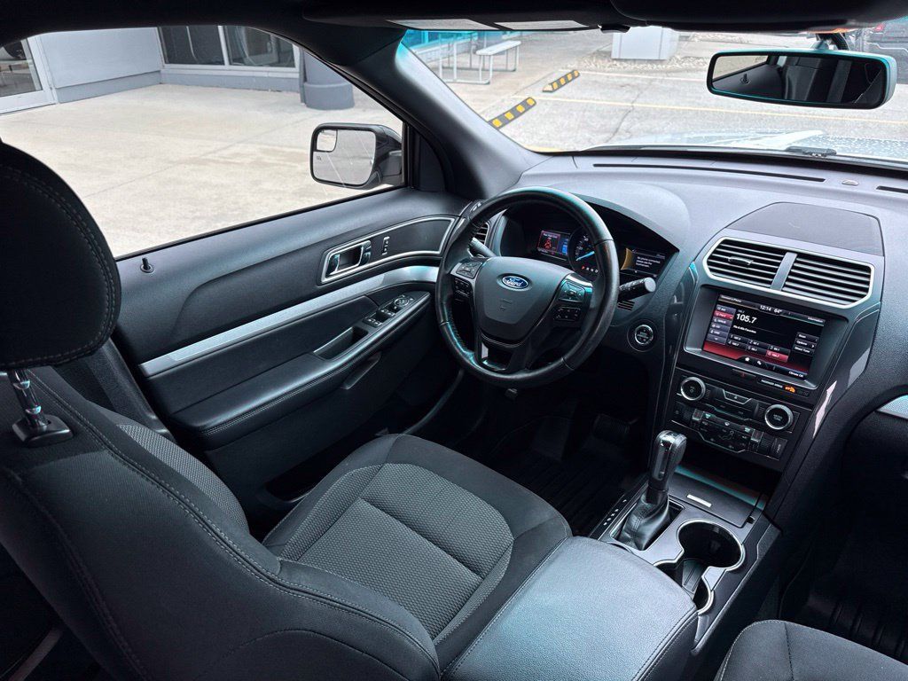 Used 2016 Ford Explorer XLT w/ Equipment Group 201A FWD image 98