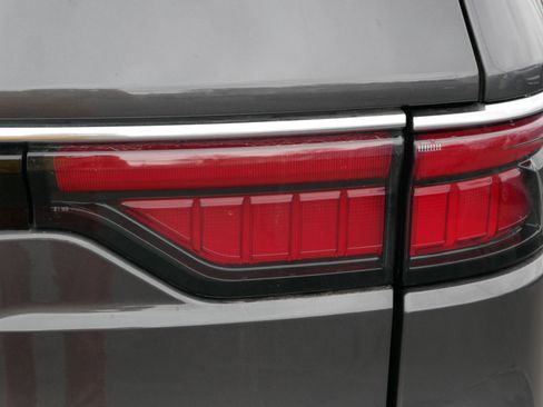 Used 2022 Jeep Wagoneer Series III AWD/4WD image 17