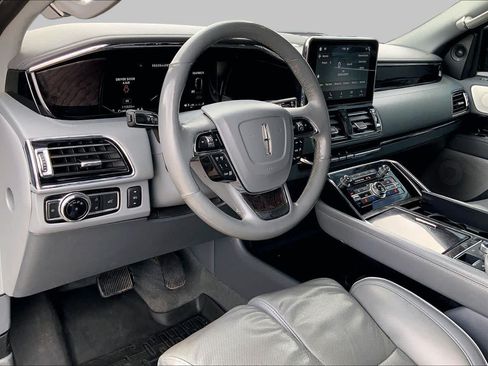 Used 2019 Lincoln Navigator Reserve AWD/4WD image 17