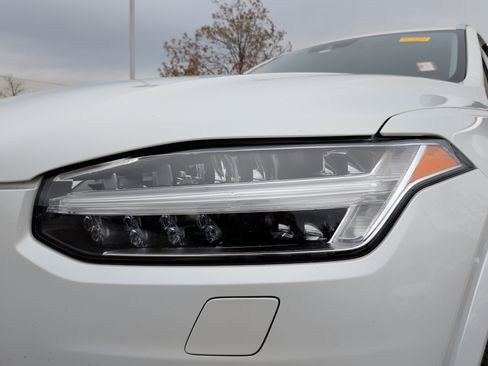 Used 2021 Volvo XC90 T6 Momentum w/ Climate Package image 6