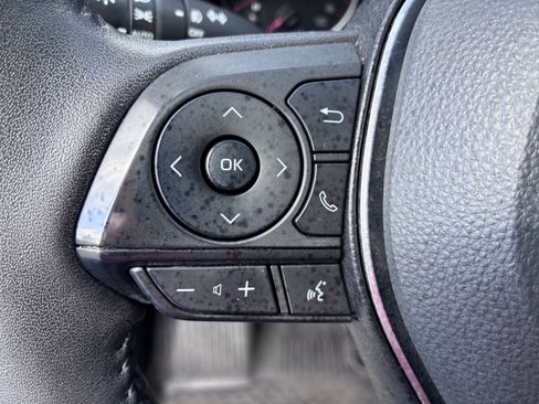 Used 2022 Toyota RAV4 XLE Premium AWD/4WD image 21