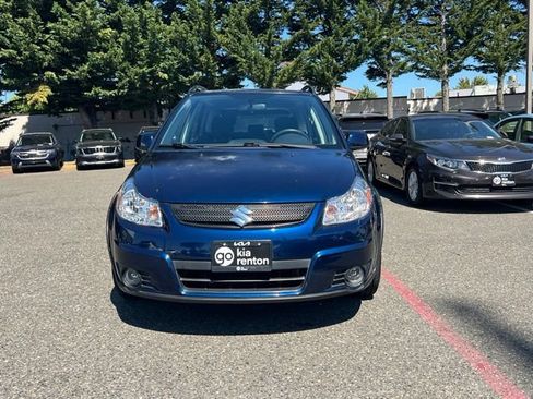 Used 2008 Suzuki SX4 Hatchback FWD image 6