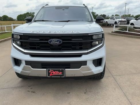 Used 2025 Ford Expedition Platinum AWD/4WD image 4