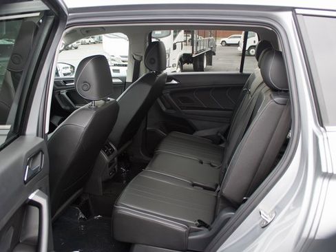Used 2024 Volkswagen Tiguan SE image 9