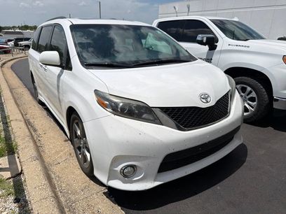Used 2017 Toyota Sienna SE Premium