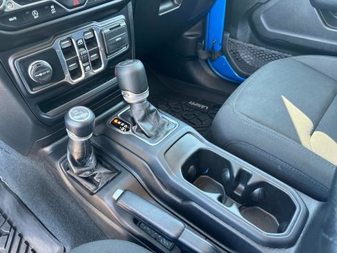 Certified 2022 Jeep Wrangler Unlimited Sport AWD/4WD image 25
