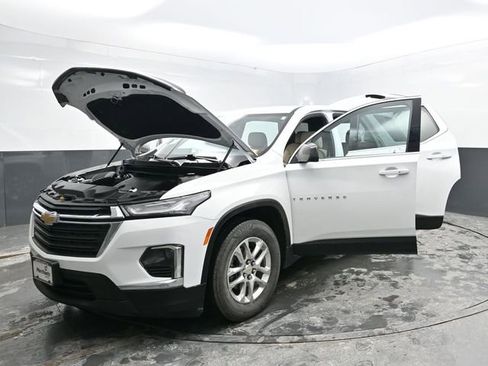 Used 2023 Chevrolet Traverse LS image 42