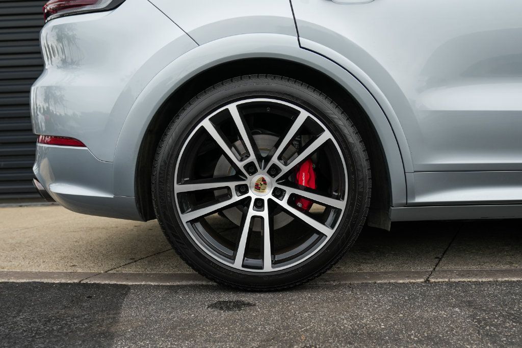 Certified 2024 Porsche Cayenne S AWD/4WD image 36
