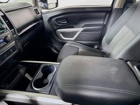 Used 2024 Nissan Titan SV w/ SV Convenience Package image 22