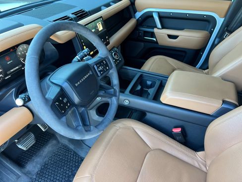 Used 2023 Land Rover Defender 110 V8 AWD/4WD image 10