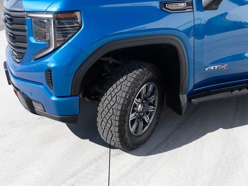 Used 2024 GMC Sierra 1500 AT4 w/ Technology Package AWD/4WD image 8
