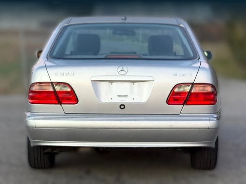 Used 2002 Mercedes-Benz E 320 4MATIC Sedan image 4