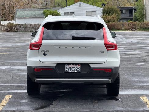 Used 2019 Volvo XC40 T5 Momentum image 6