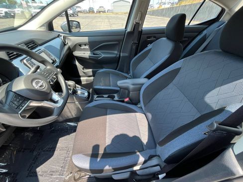 Used 2025 Nissan Versa SV FWD image 26