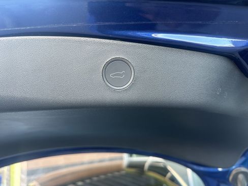 Used 2023 Tesla Model 3 Standard Range image 40