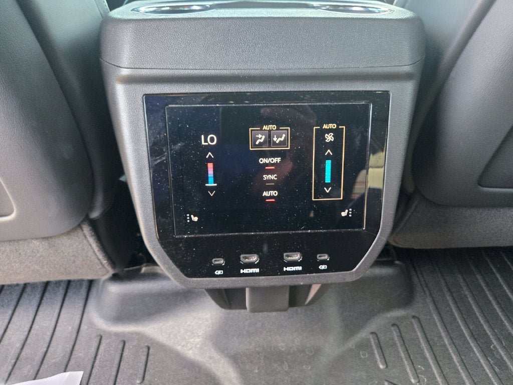 Used 2025 GMC Yukon AT4 Ultimate w/ LPO, AT4 Appearance Package AWD/4WD image 15