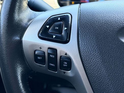 Used 2013 Ford Taurus SEL FWD image 33