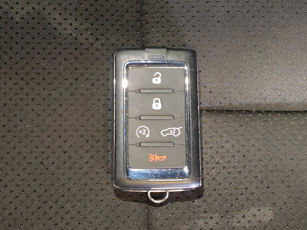 Used 2023 Jeep Grand Cherokee L Laredo RWD image 32