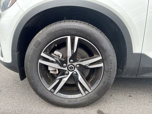 Certified 2025 Volvo XC40 B5 Core AWD/4WD image 9