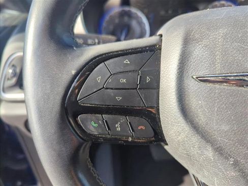 Used 2018 Chrysler Pacifica Touring-L FWD image 14
