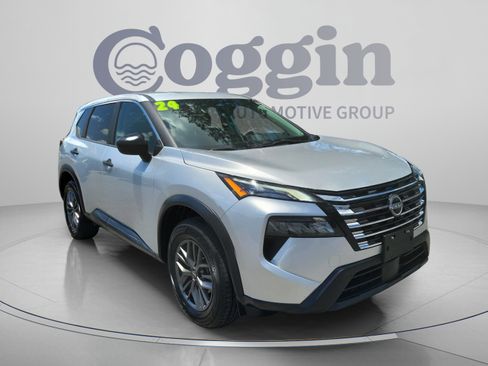 Used 2024 Nissan Rogue S AWD/4WD image 4