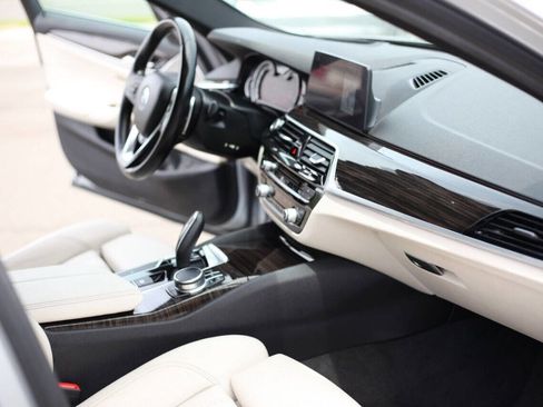 Used 2017 BMW 540i xDrive image 18