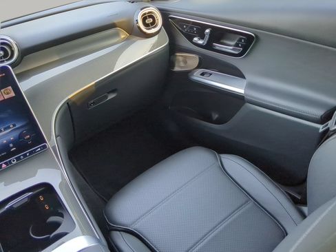 Used 2025 Mercedes-Benz GLC 300 image 53
