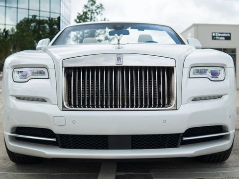 Used 2017 Rolls-Royce Dawn RWD image 36