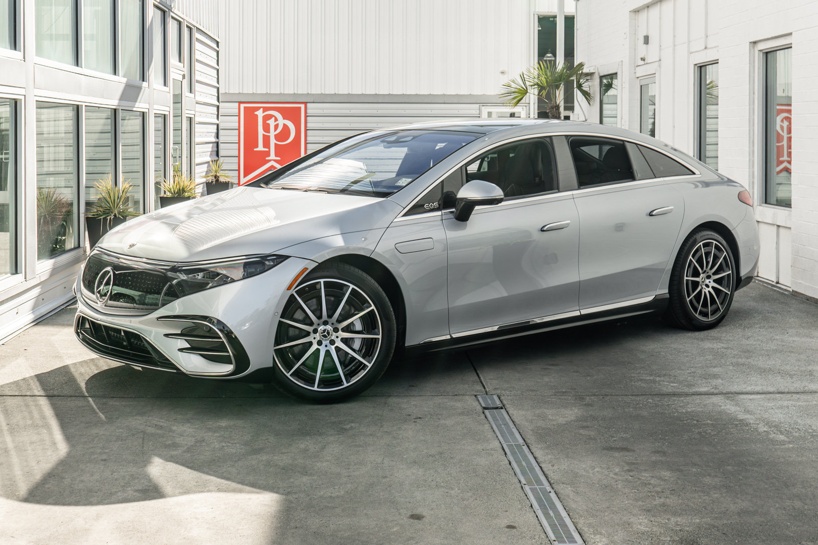 Used 2023 Mercedes-Benz EQS 580 4MATIC Sedan w/ Exclusive Trim Package image 2