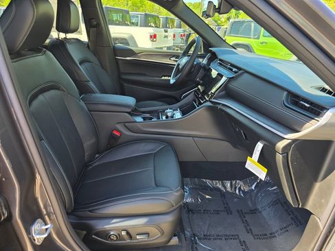 New 2026 Jeep Grand Cherokee L Limited AWD/4WD image 28