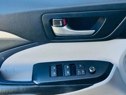 Used 2018 Toyota Highlander XLE image 20