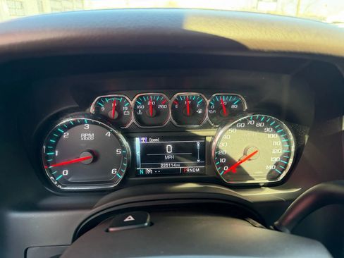 Used 2015 Chevrolet Suburban LT image 20