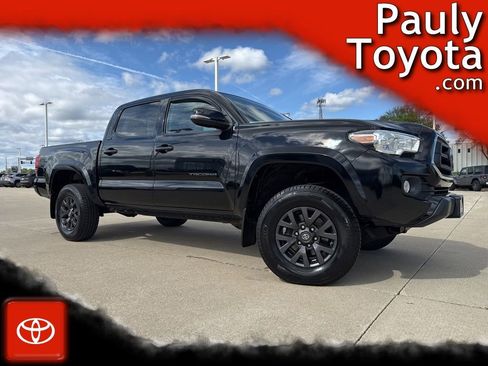 Used 2020 Toyota Tacoma SR5 w/ Technology Package AWD/4WD image 1
