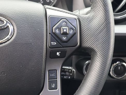 Used 2022 Toyota Tacoma TRD Off-Road AWD/4WD image 20