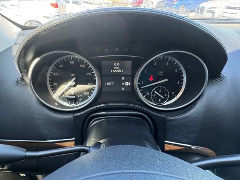 Used 2012 Mercedes-Benz GL 550 4MATIC image 24