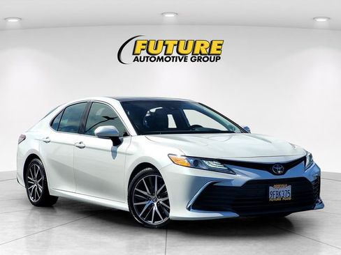 Used 2023 Toyota Camry XLE FWD image 1