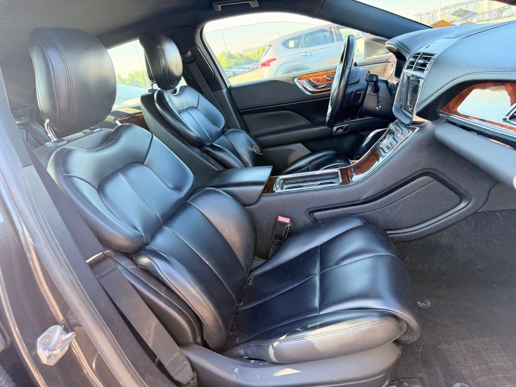 Used 2018 Lincoln Continental Premiere AWD/4WD image 11