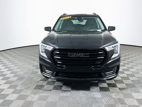 Used 2023 GMC Terrain SLE w/ Driver Convenience Package image 3