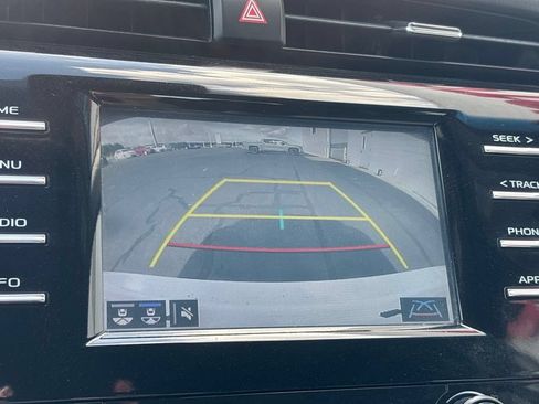 Used 2018 Toyota Camry SE w/ Moonroof Package FWD image 13