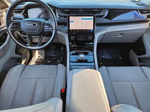 Used 2022 Jeep Grand Cherokee Overland w/ Luxury Tech Group IV image 17