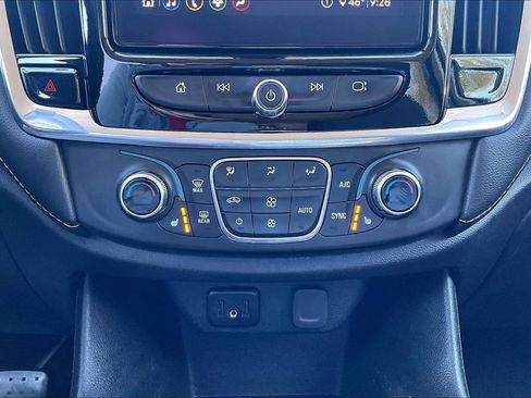 Used 2020 Chevrolet Traverse LT AWD/4WD image 32