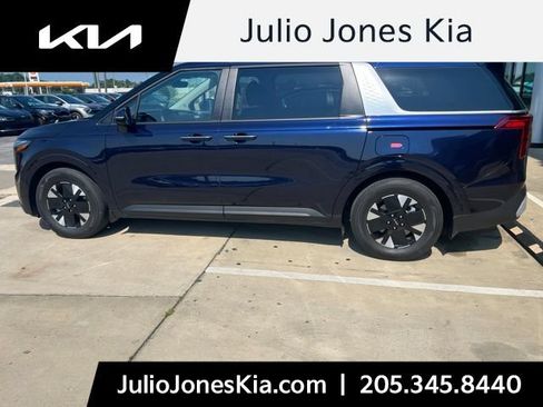Used 2026 Kia Carnival LXS FWD image 1
