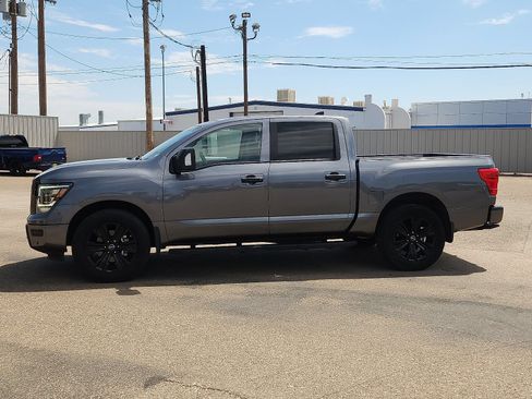 Used 2023 Nissan Titan SV w/ SV Convenience Package AWD/4WD image 2