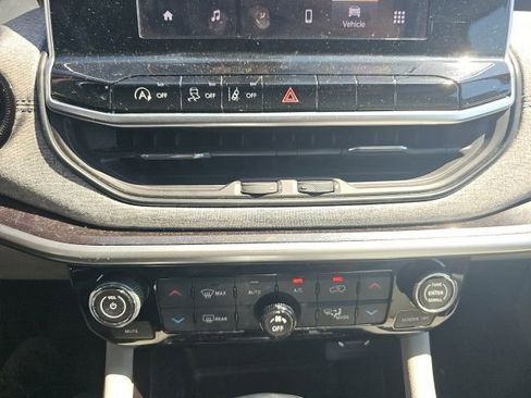 Used 2022 Jeep Compass Latitude w/ Convenience Group FWD image 50