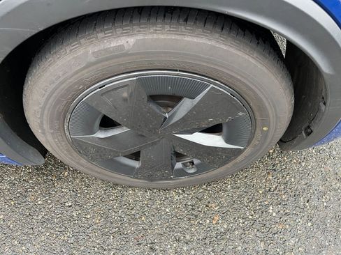 Used 2025 Toyota Prius LE image 30